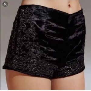 URBAN OUTFITTERS ECOTE women’s 10 beaded shorts
